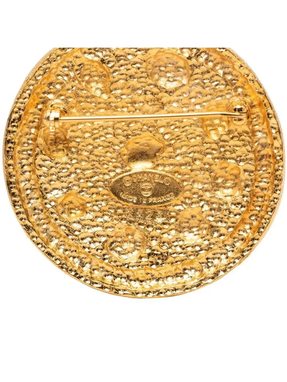 CHANEL elevate your